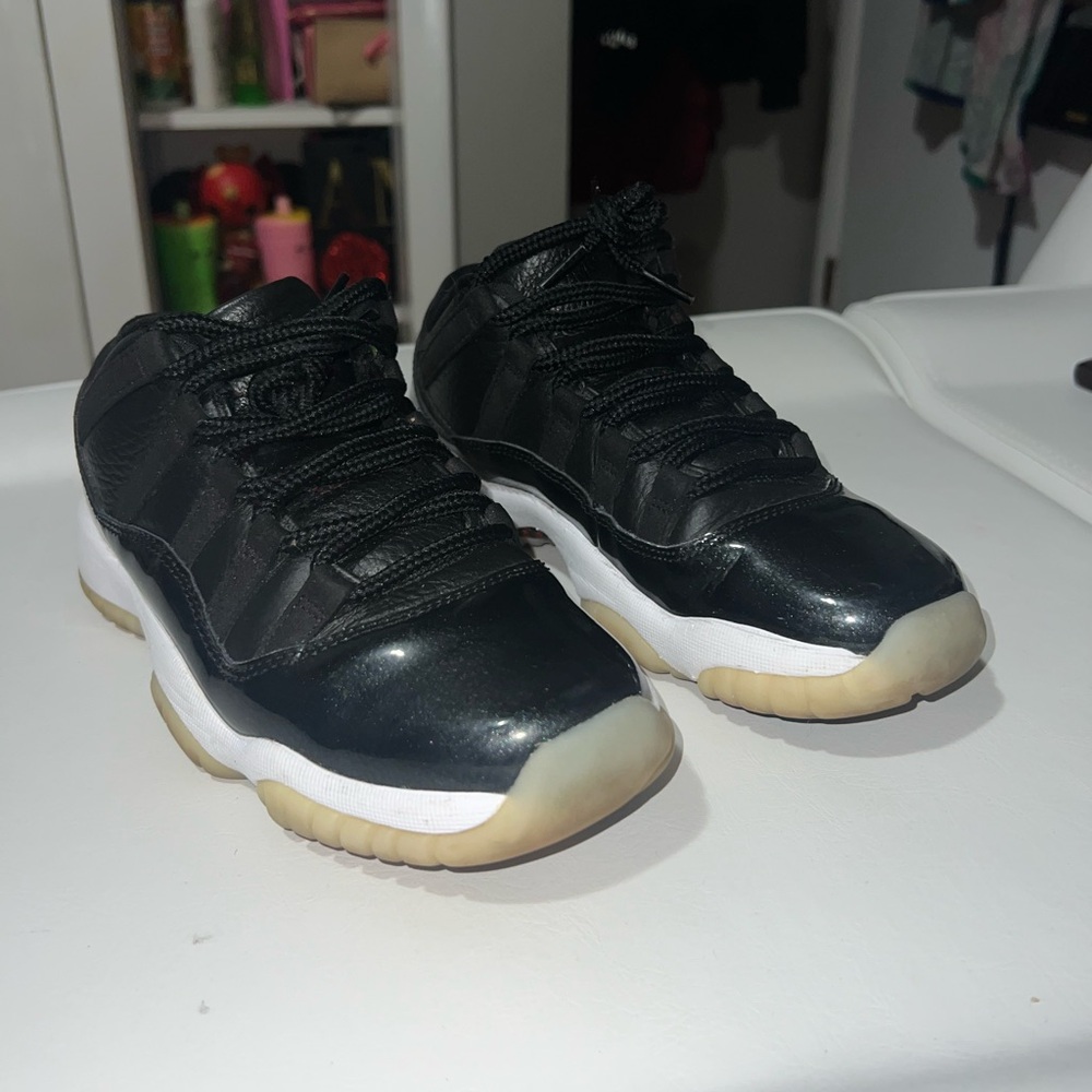 Jordan 11s Low '72-10'